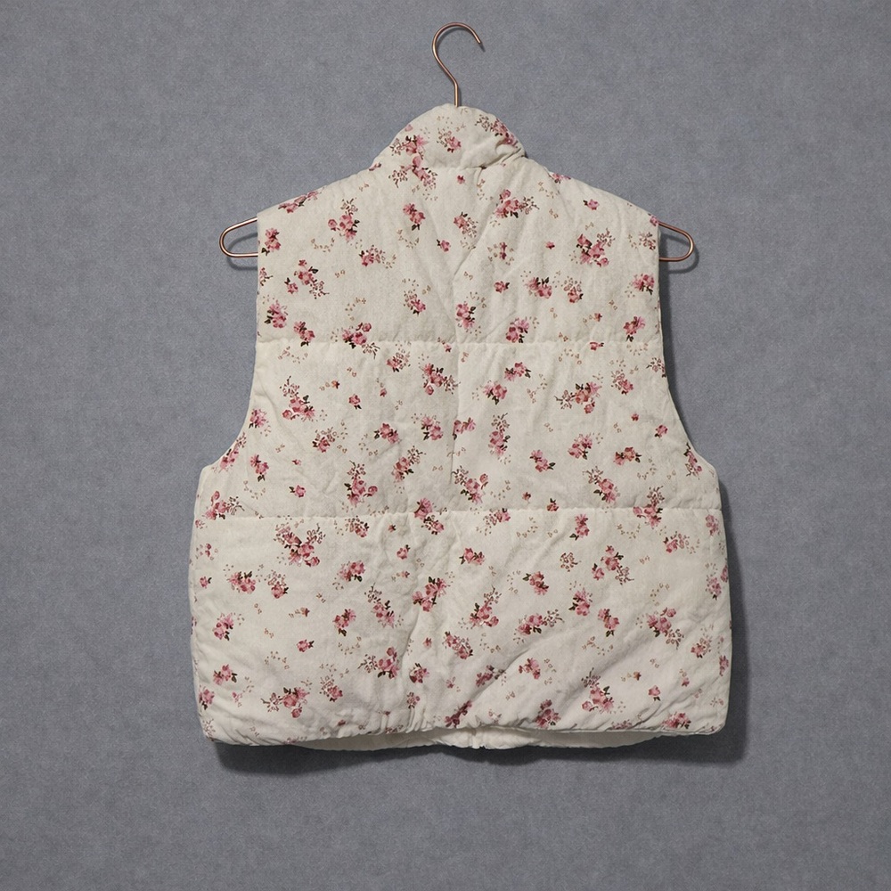 Floral Puffer Vest 🌸🤍 NWT. - Picture 2 of 3